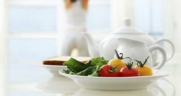 گوجه فرنگی با گیاهان در رژیم غذایی دوکان